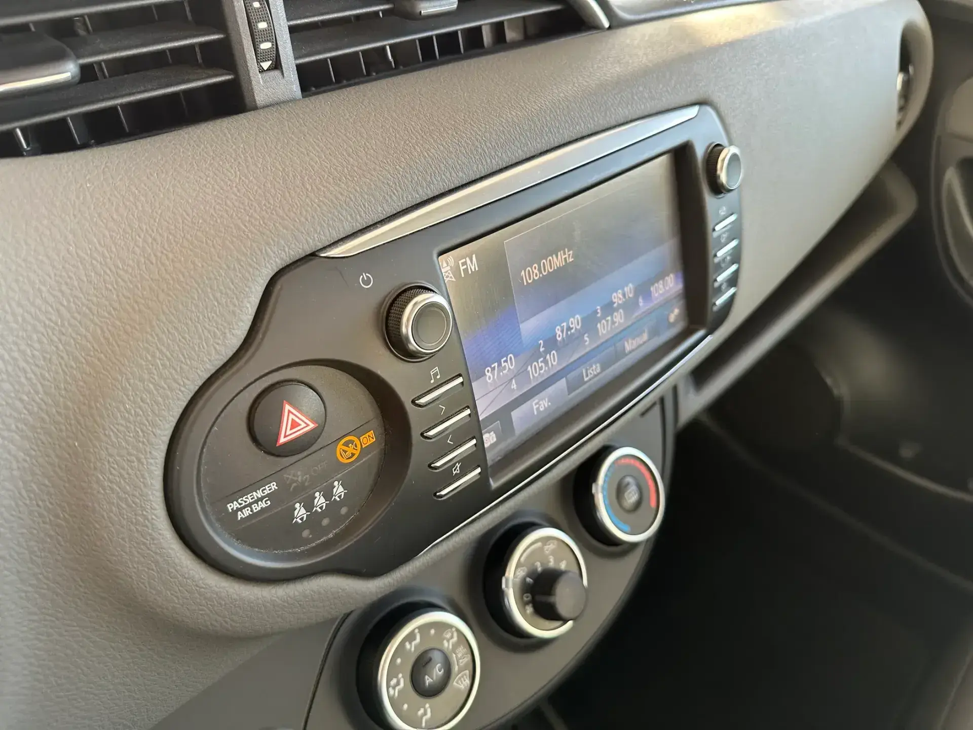 Toyota Yaris 1.0 VVT-i Comfort 16