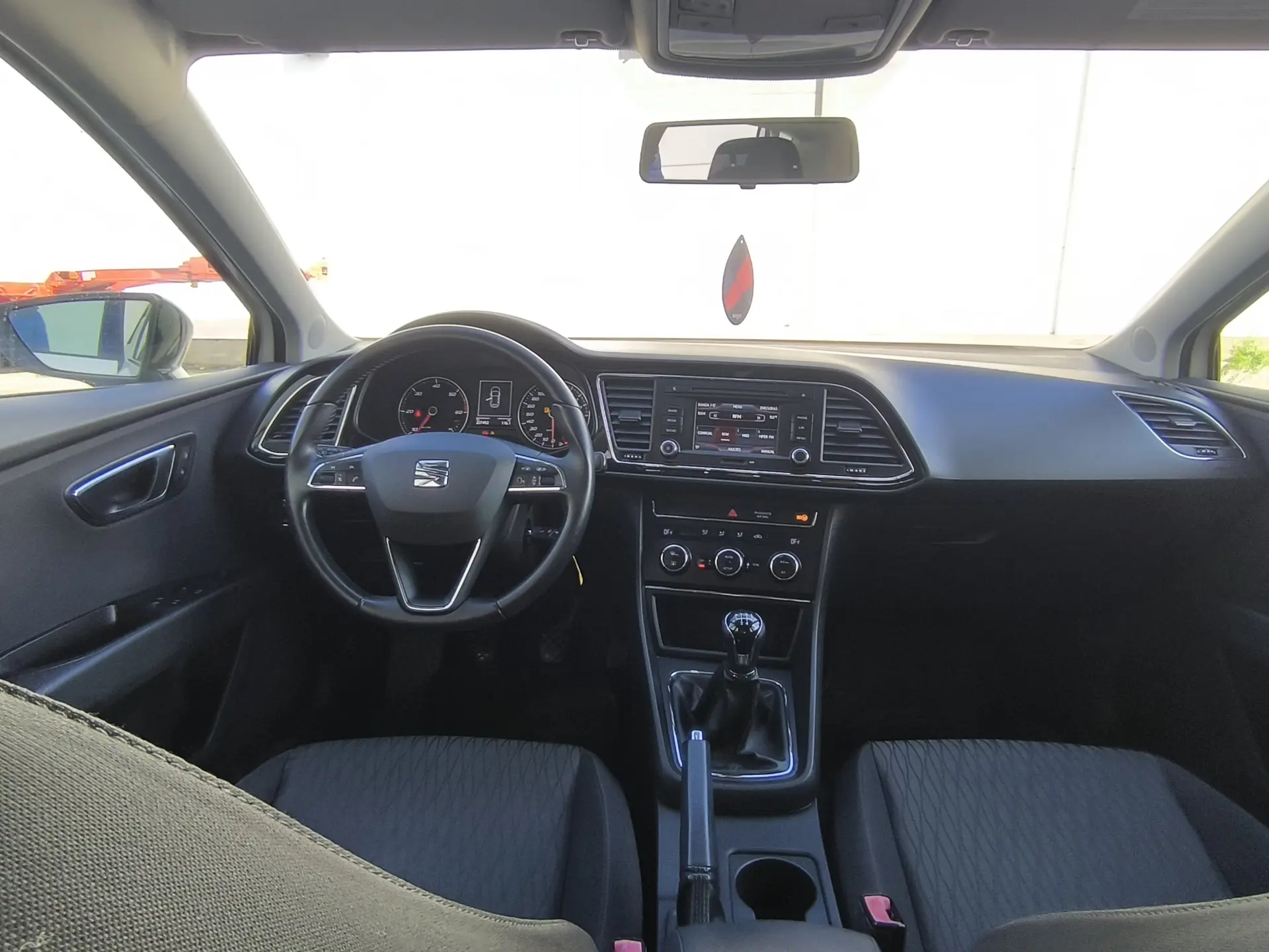 SEAT Leon 1.6 TDI DPF Reference 8