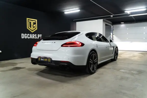 Porsche Panamera Standard 8