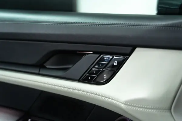 Porsche Taycan 4S 17