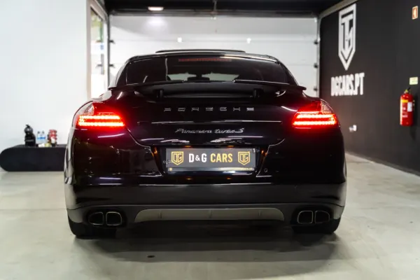 Porsche Panamera Turbo S PDK 28
