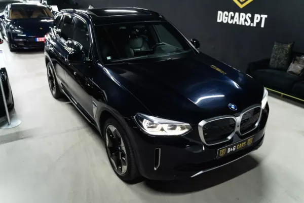 BMW iX3 4