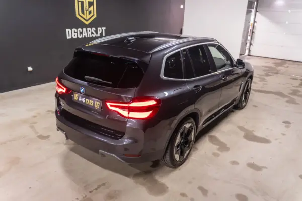 BMW iX3 Inspiring 4