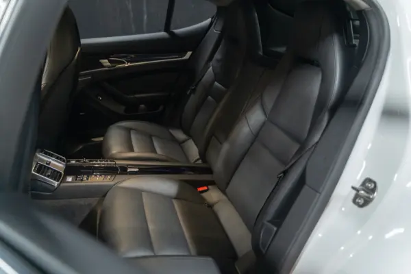 Porsche Panamera Standard 20