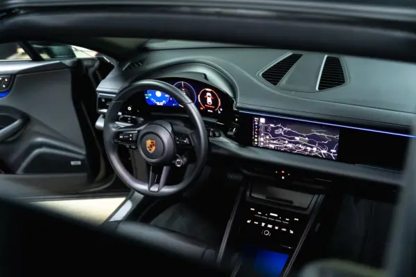 Porsche Macan Electric 4 27