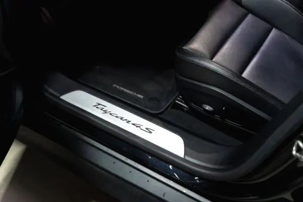 Porsche Taycan 4S 5