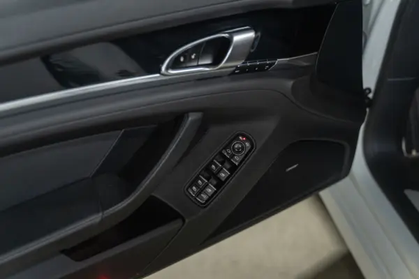 Porsche Panamera Standard 13