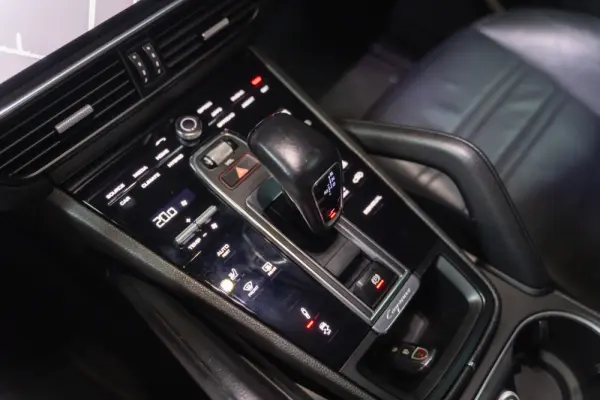 Porsche Cayenne Coupé E-Hybrid 12