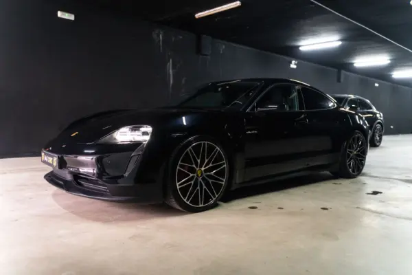 Porsche Taycan 4S 17