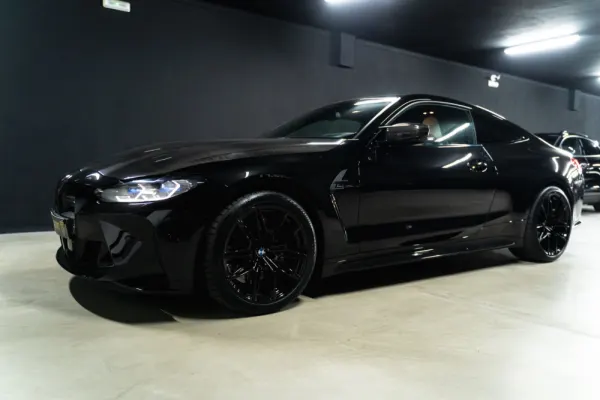 BMW M4 Competition 4