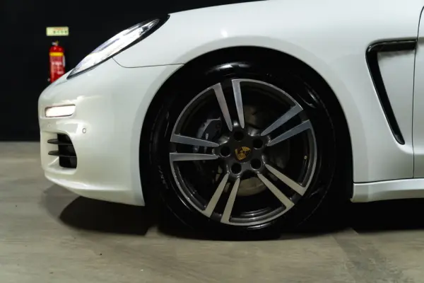 Porsche Panamera Standard 5