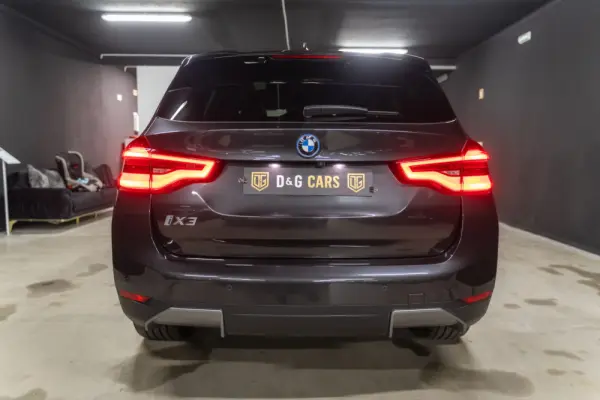BMW iX3 Inspiring 28