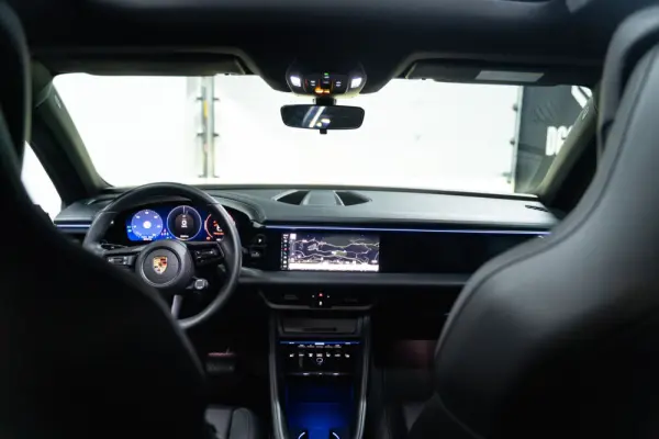 Porsche Macan Electric 4 26