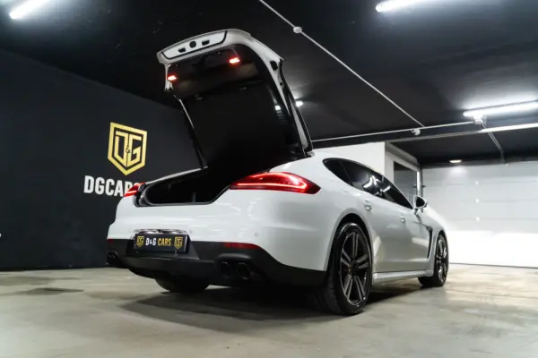 Porsche Panamera Standard 10