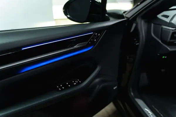 Porsche Macan Electric 4 14