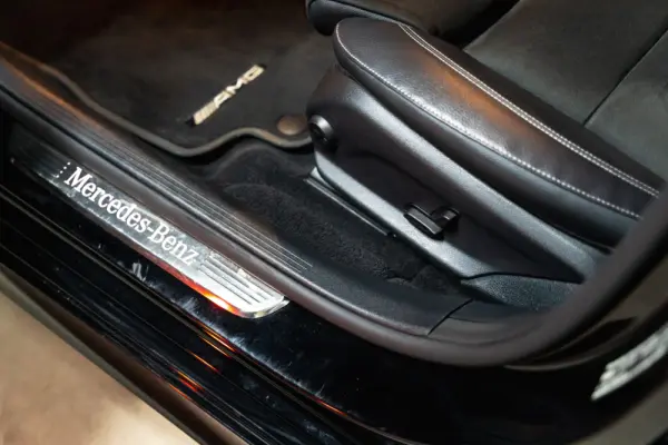 Mercedes-Benz E 300 de AMG Line 6