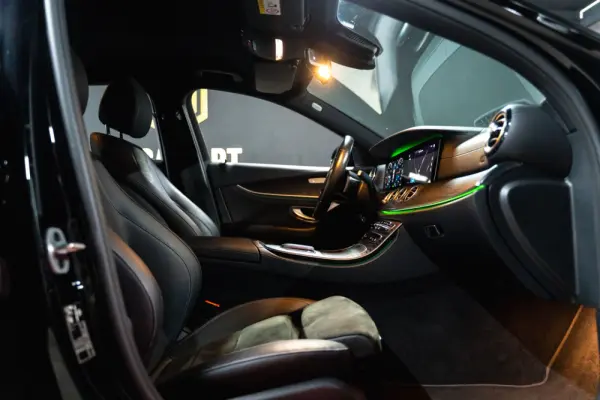 Mercedes-Benz E 300 de AMG Line 15