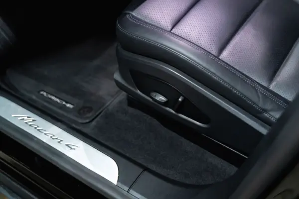 Porsche Macan Electric 4 16