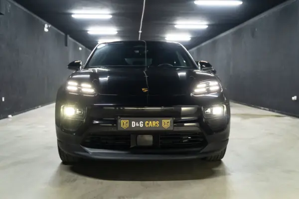 Porsche Macan Electric 4 3