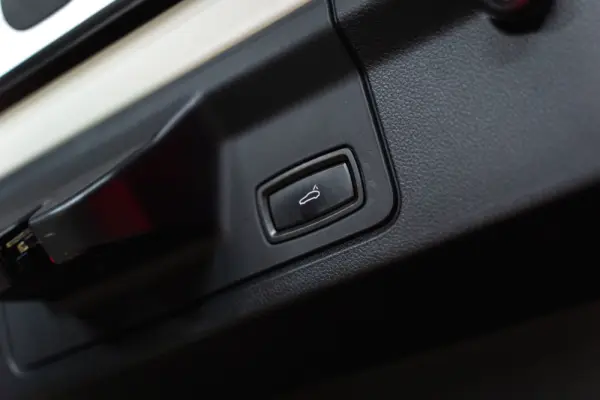 Porsche Panamera Standard 11