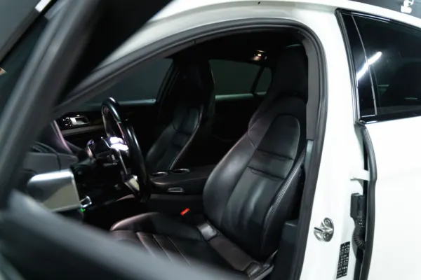 Porsche Panamera 4 S 14