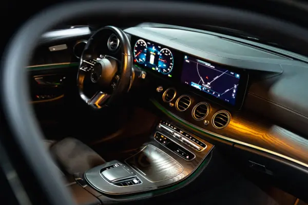 Mercedes-Benz E 300 de AMG Line 14