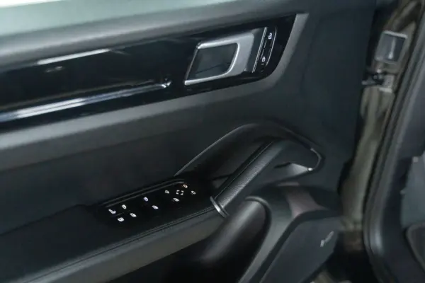 Porsche Cayenne Coupé E-Hybrid 5