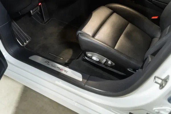 Porsche Panamera Standard 14