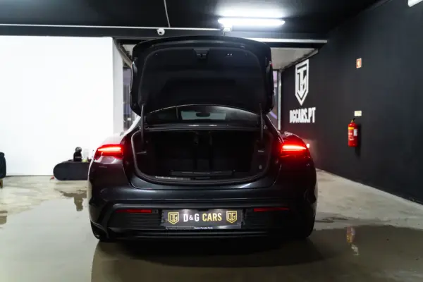 Porsche Taycan 4S 27