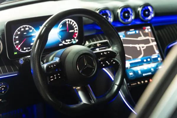 Mercedes-Benz C 300 e AMG Line 6