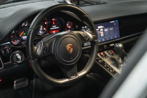 Porsche Panamera Standard 12
