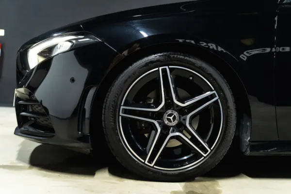 Mercedes-Benz A 180 d AMG Line Aut. 3