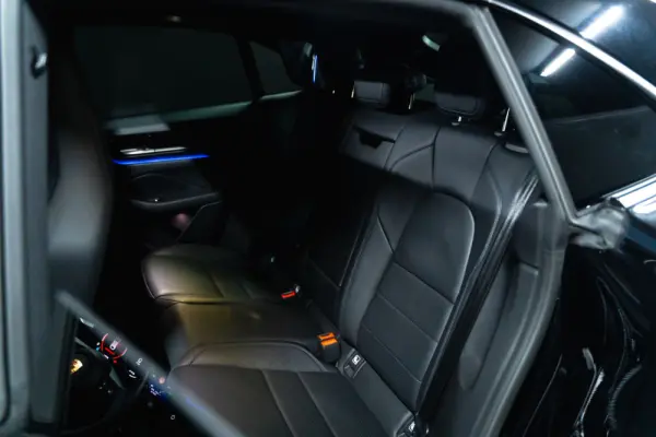 Porsche Macan Electric 4 25