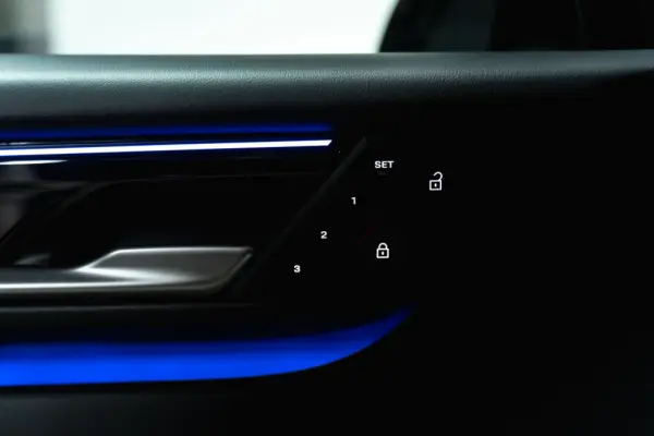 Porsche Macan Electric 4 15