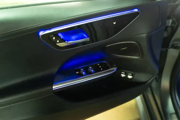 Mercedes-Benz C 300 e AMG Line 7