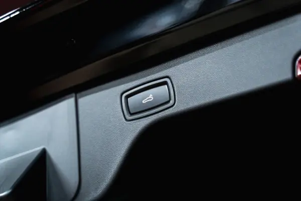 Porsche Macan Electric 4 12