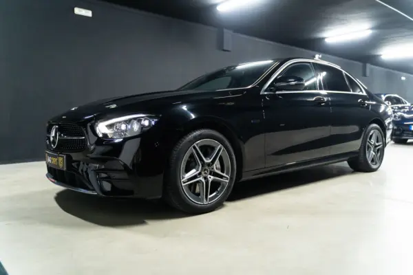 Mercedes-Benz E 300 de AMG Line 19