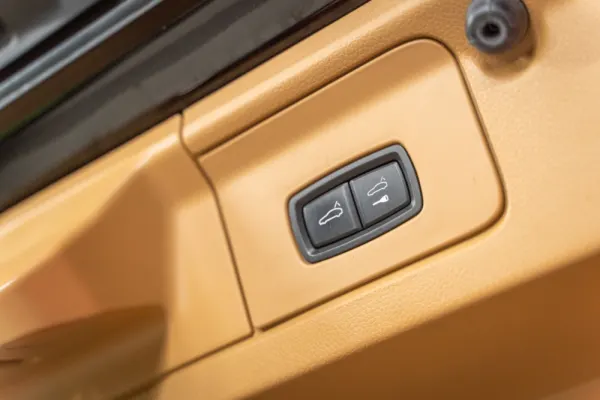 Porsche Panamera Turbo S PDK 32