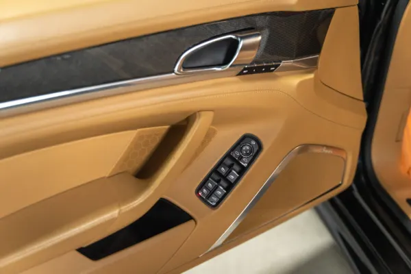 Porsche Panamera Turbo S PDK 6