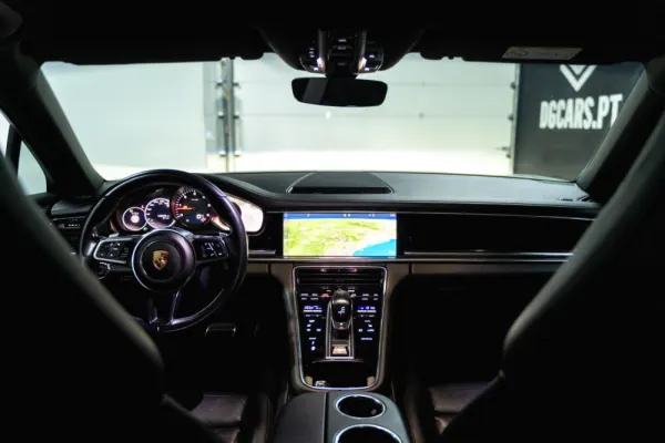 Porsche Panamera 4 S 18