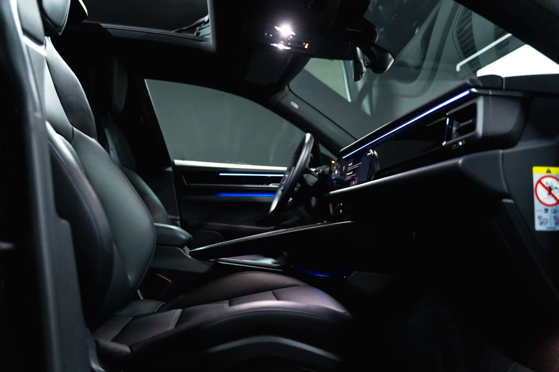 Porsche Macan Electric 4 28