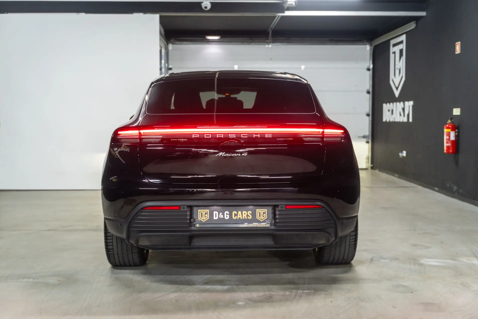 Porsche Macan Electric 4 7