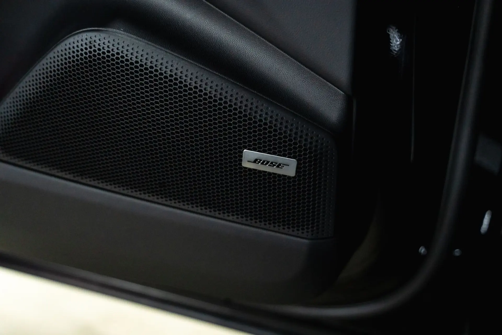 Porsche Macan Electric 4 17