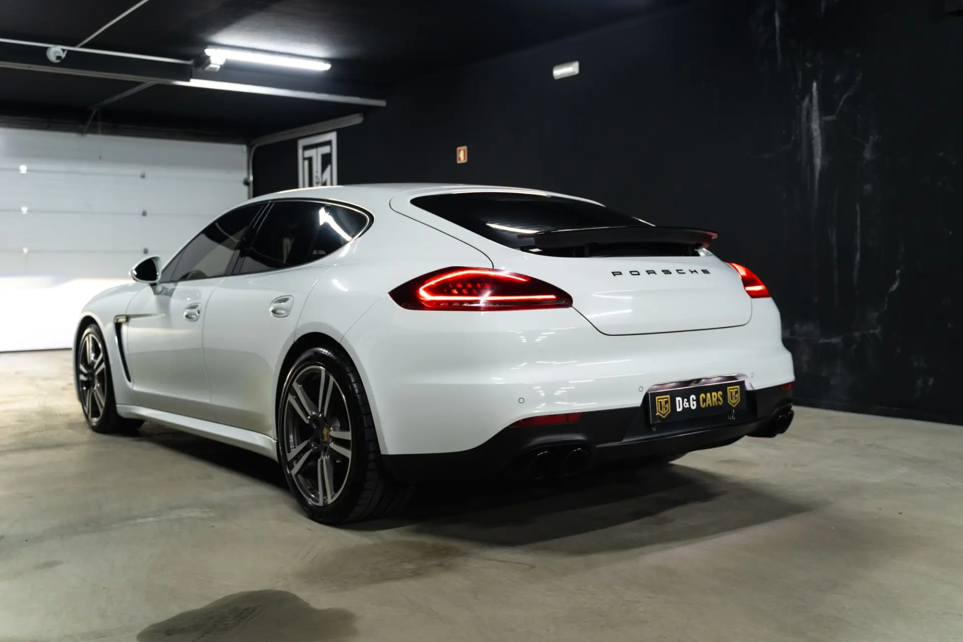 Porsche Panamera Standard 6