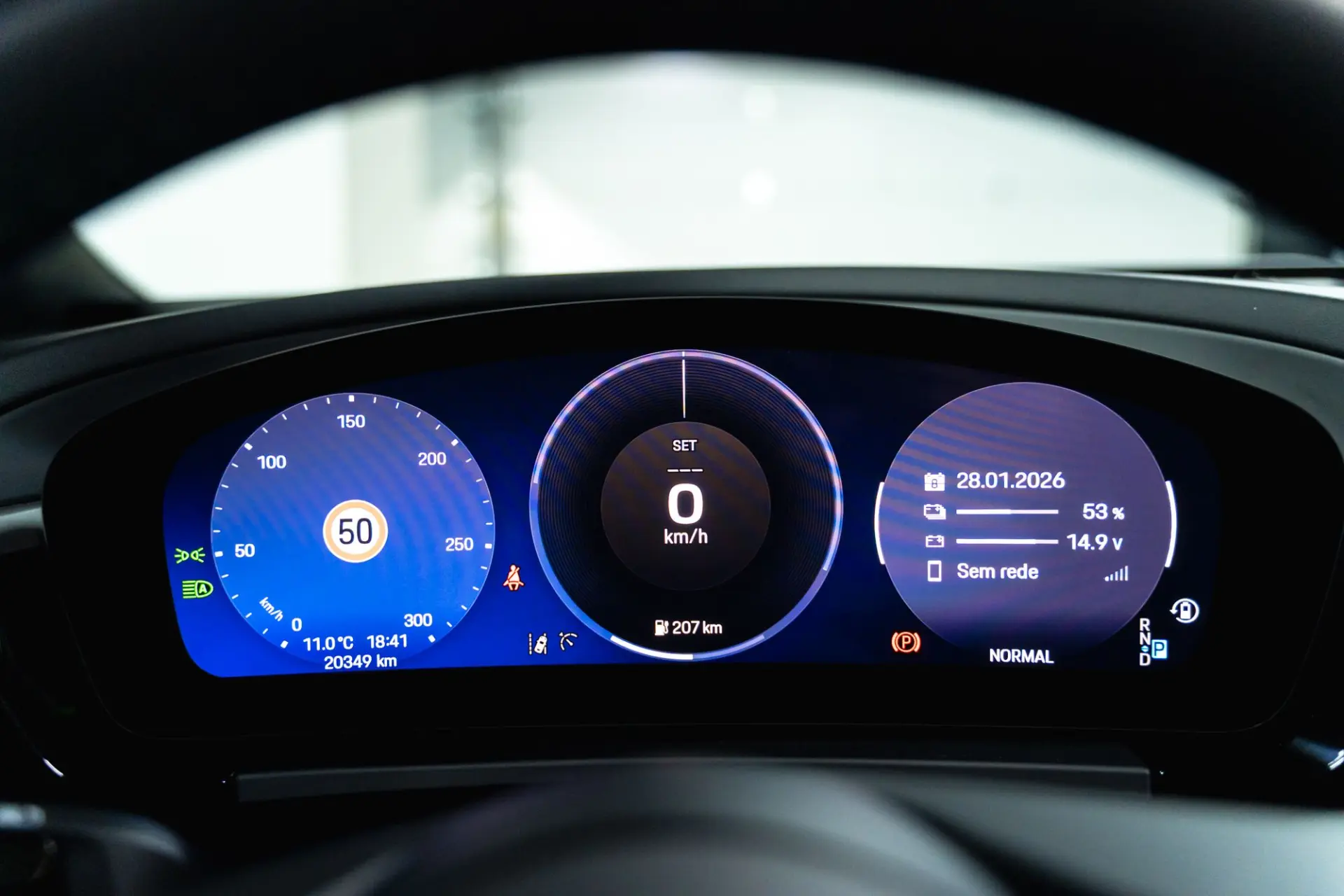 Porsche Macan Electric 4 18