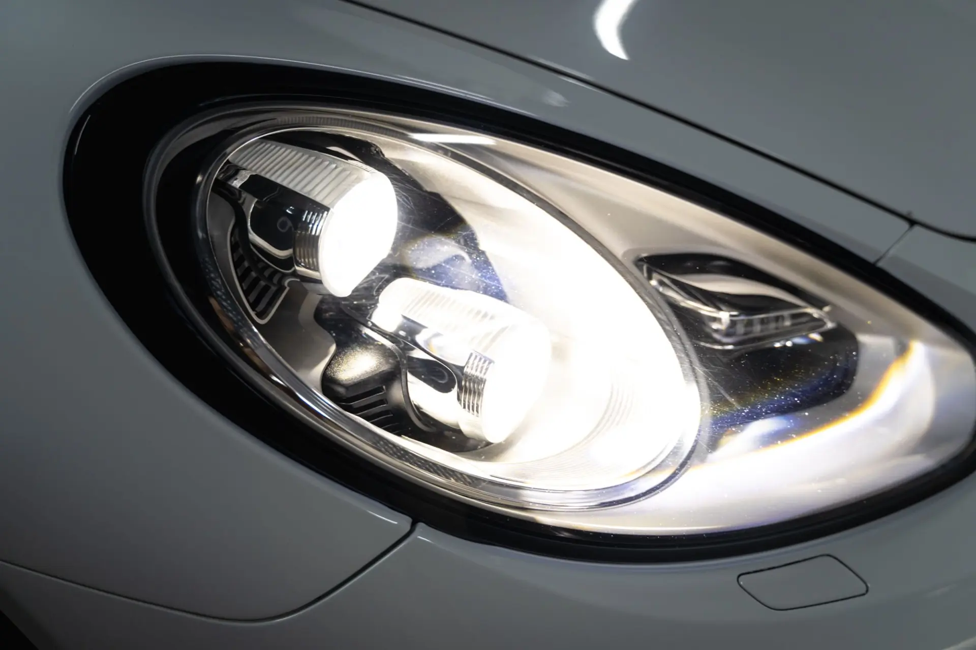 Porsche Panamera Standard 24