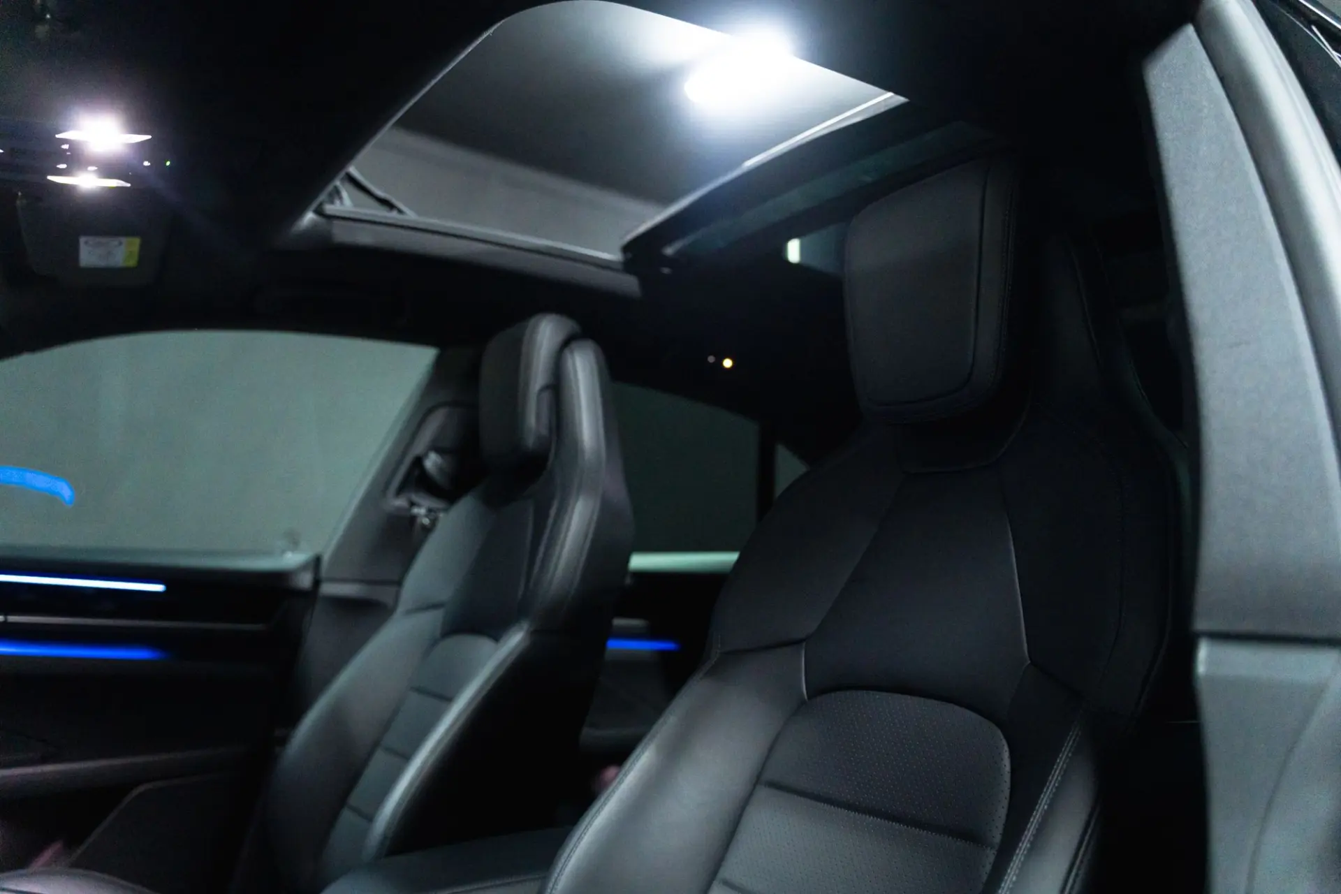 Porsche Macan Electric 4 24