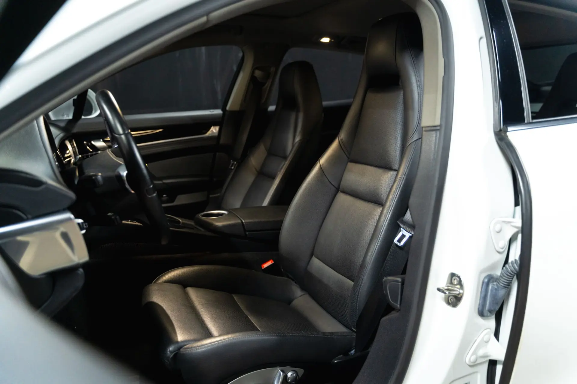 Porsche Panamera Standard 19