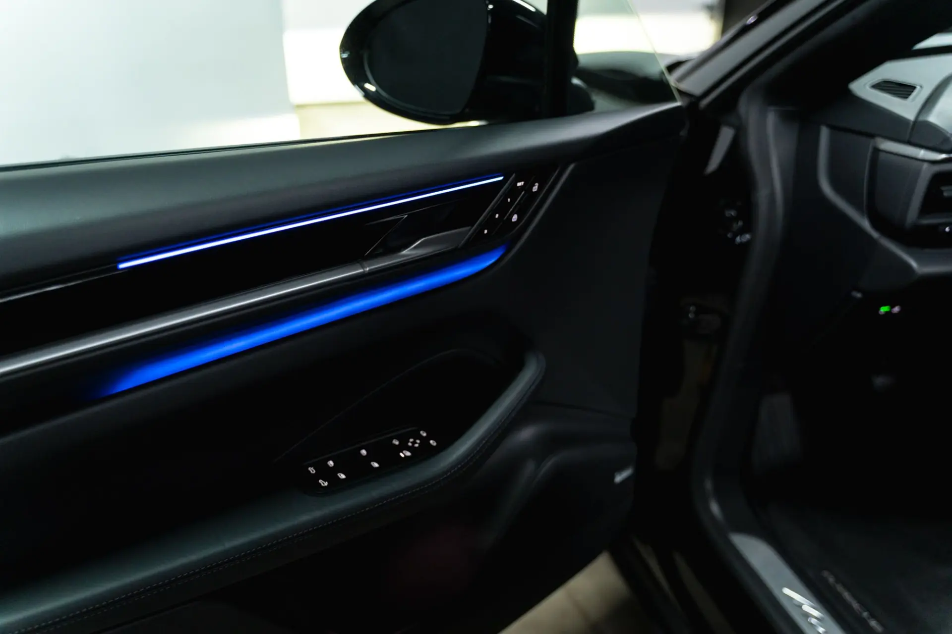 Porsche Macan Electric 4 14