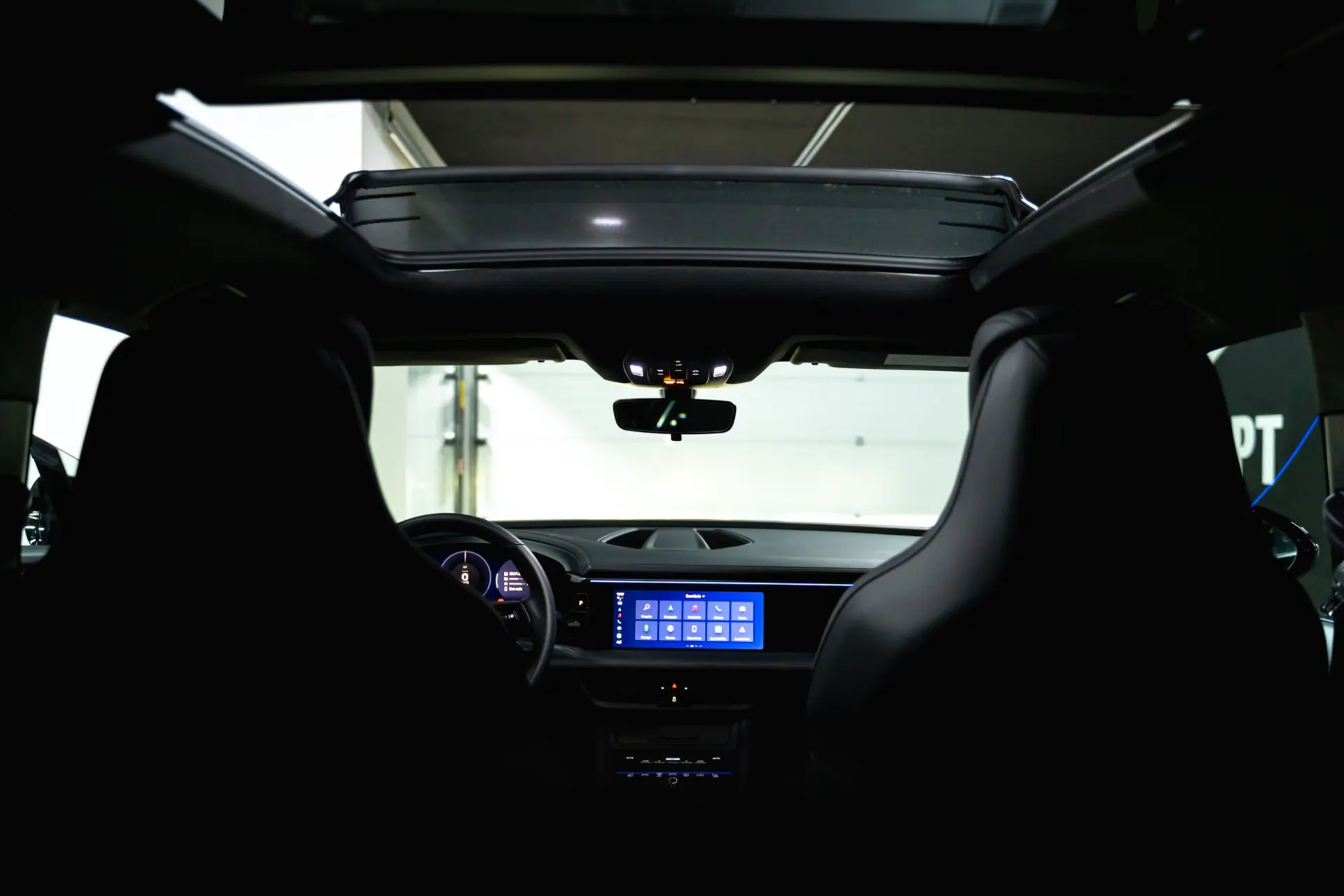 Porsche Macan Electric 4 11